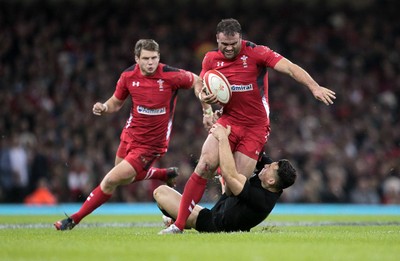 221114 - Wales v New Zealand - Dove Men Series 2014 - Jamie Roberts of Wales is tackled by Sonny Bill Williams of New Zealand 