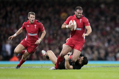 221114 - Wales v New Zealand - Dove Men Series 2014 - Jamie Roberts of Wales is tackled by Sonny Bill Williams of New Zealand 