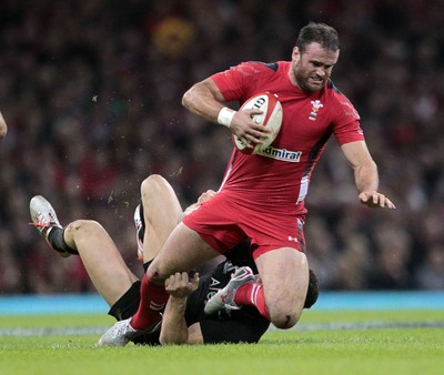 221114 - Wales v New Zealand - Dove Men Series 2014 - Jamie Roberts of Wales is tackled by Sonny Bill Williams of New Zealand 