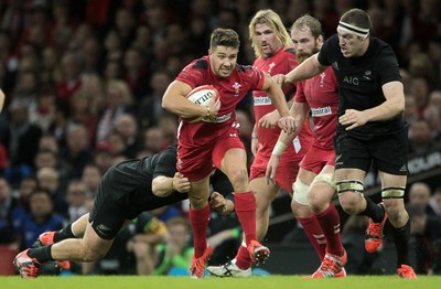 221114 - Wales v New Zealand - Dove Men Series 2014 - Rhys Webb of Wales breaks away from Aaron Smith of New Zealand 