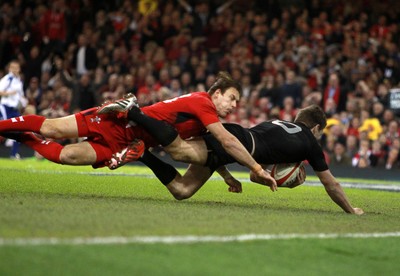 221114 - Wales v New Zealand - Dove Men Series 2014 - Beauden Barrett of New Zealand runs in to score a try