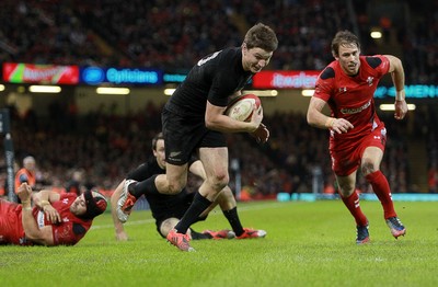 221114 - Wales v New Zealand - Dove Men Series 2014 - Beauden Barrett of New Zealand runs in to score a try