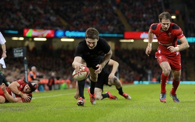 221114 - Wales v New Zealand - Dove Men Series 2014 - Beauden Barrett of New Zealand runs in to score a try