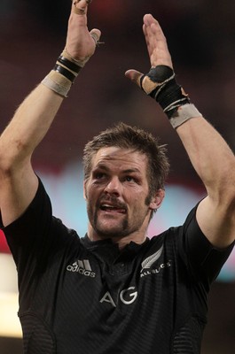 221114 - Wales v New Zealand - Dove Men Series 2014 - Richie McCaw of New Zealand thanks fans after the game