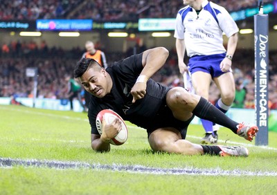 221114 - Wales v New Zealand - Dove Men+Care Series - Julian Savea of New Zealand crosses for a try