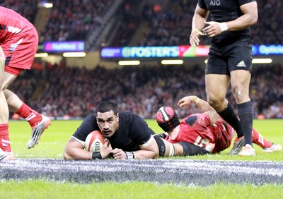 221114 - Wales v New Zealand - Dove Men+Care Series - Jerome Kaino of New Zealand scores a try