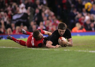 221114 - Wales v New Zealand - Dove Men+Care Series - Beauden Barrett of New Zealand scores a try