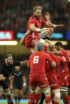 221114 -  Wales v New Zealand, Dove Men Series 2014, Cardiff - Alun Wyn Jones of Wales takes line out ball