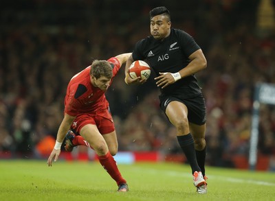 221114 -  Wales v New Zealand, Dove Men Series 2014, Cardiff - Julian Savea of New Zealand is ankle tap tackled by Dan Biggar of Wales as he tries to break away