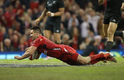 221114 -  Wales v New Zealand, Dove Men Series 2014, Cardiff - Rhys Webb of Wales dives in to score try 