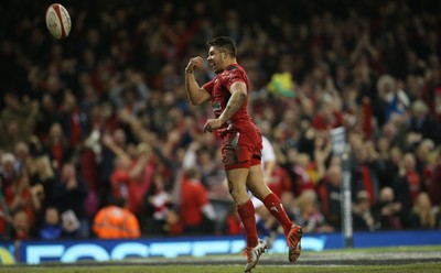 221114 -  Wales v New Zealand, Dove Men Series 2014, Cardiff - Rhys Webb of Wales celebrates after scoring try 