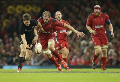 221114 -  Wales v New Zealand, Dove Men Series 2014, Cardiff - Beauden Barrett of New Zealand and Alun Wyn Jones of Wales chase the loose ball