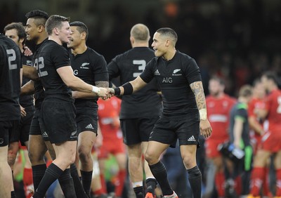 221114 - Wales v New Zealand -New Zealand's Colin Slade and Aaron Smith celebrate at the end of the game