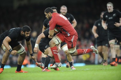 221114 - Wales v New Zealand -Taulupe Faletau of Wales finds space