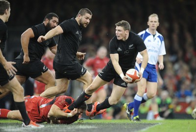 221114 - Wales v New Zealand -New Zealand's Colin Slade beats tackle by Dan Biggar