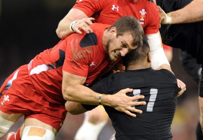 221114 - Wales v New Zealand - Dove Men+Care Series - Sam Warburton of Wales tackles Julian Savea of New Zealand