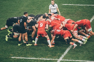 221125 - Wales v New Zealand - Quilter Nations Series - Wales’ Tomos Williams put the ball into the scrum 
