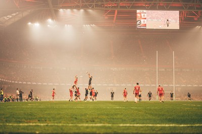 221125 - Wales v New Zealand - Quilter Nations Series - New Zealand take a line out ball during the game 