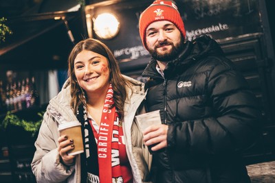 221125 - Wales v New Zealand - Quilter Nations Series - Fans in the fan zone ahead of the game 