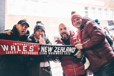 221125 - Wales v New Zealand - Quilter Nations Series - Fans in the fan zone ahead of the game 