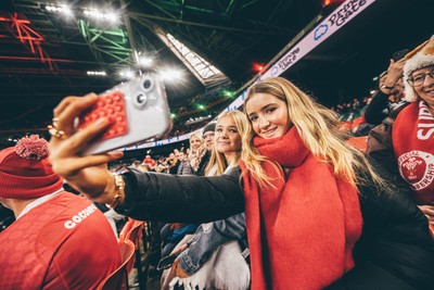 221125 - Wales v New Zealand - Quilter Nations Series - Fans inside the stadium ahead of the game 