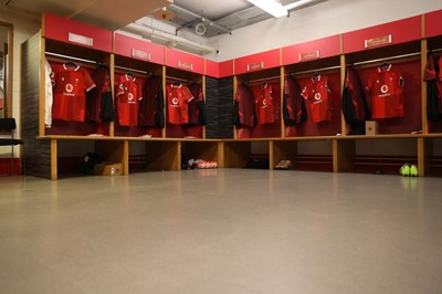 221125 - Wales v New Zealand - Quilter Nations Series - Wales dressing room before the game