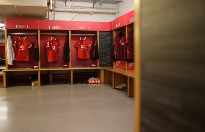 221125 - Wales v New Zealand - Quilter Nations Series - Wales dressing room before the game