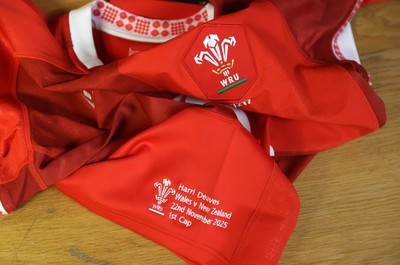 221125 - Wales v New Zealand - Quilter Nations Series - Harri Deaves of Wales jersey before the game