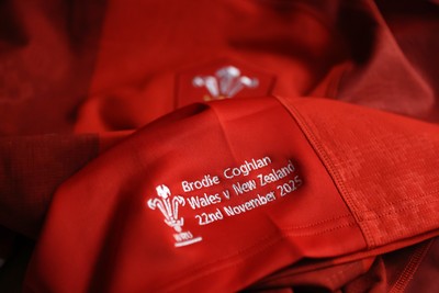 221125 - Wales v New Zealand - Quilter Nations Series - Brodie Coghlan of Wales jersey before the game