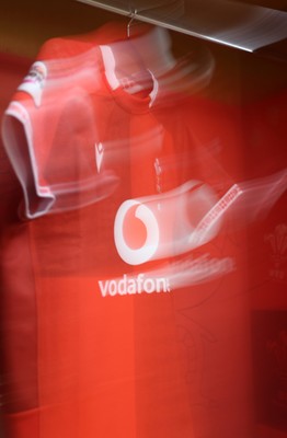 221125 - Wales v New Zealand - Quilter Nations Series - Wales jersey before the game