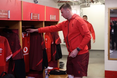 221125 - Wales v New Zealand All Blacks - Quilter Nations Series - Adam Beard of Wales in the dressing room