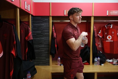 221125 - Wales v New Zealand All Blacks - Quilter Nations Series - Dan Edwards of Wales in the dressing room