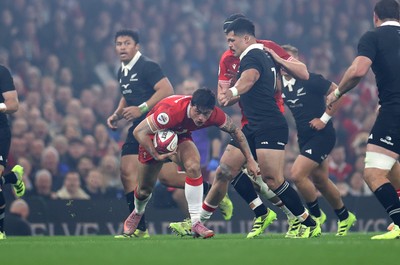 221125 - Wales v New Zealand All Blacks - Quilter Nations Series - Louis Rees-Zammit of Wales makes a break from the high ball