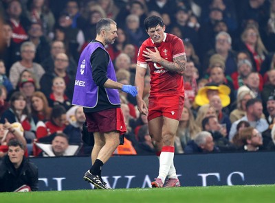 221125 - Wales v New Zealand All Blacks - Quilter Nations Series - Louis Rees-Zammit of Wales holds his shoulder 