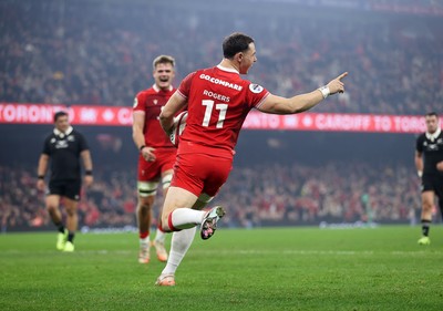 221125 - Wales v New Zealand All Blacks - Quilter Nations Series - Tom Rogers of Wales celebrates scoring a try