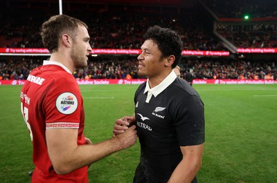 221125 - Wales v New Zealand All Blacks - Quilter Nations Series - Max Llewellyn of Wales shakes hands with the opposition at full time