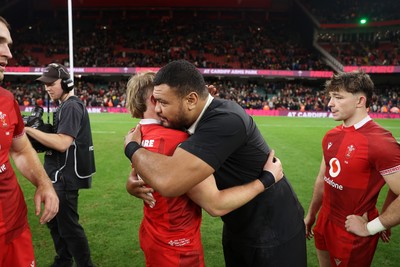 221125 - Wales v New Zealand All Blacks - Quilter Nations Series - Blair Murray of Wales shakes hands with the opposition at full time