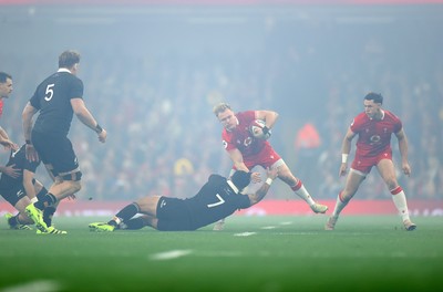 221125 - Wales v New Zealand All Blacks - Quilter Nations Series - Blair Murray of Wales is tackled by Du�Plessis Kirifi of New Zealand 