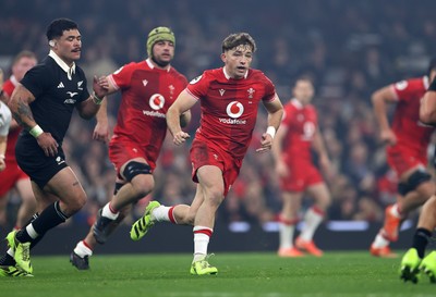 221125 - Wales v New Zealand All Blacks - Quilter Nations Series - Dan Edwards of Wales 