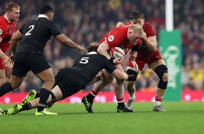 221125 - Wales v New Zealand All Blacks - Quilter Nations Series - Keiron Assiratti of Wales is tackled by Fabian Holland of New Zealand 
