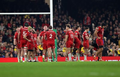 221125 - Wales v New Zealand All Blacks - Quilter Nations Series - Wales look on