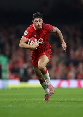221125 - Wales v New Zealand All Blacks - Quilter Nations Series - Louis Rees-Zammit of Wales 