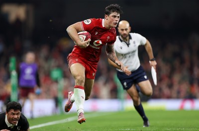 221125 - Wales v New Zealand All Blacks - Quilter Nations Series - Louis Rees-Zammit of Wales 