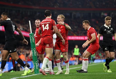 221125 - Wales v New Zealand All Blacks - Quilter Nations Series - Louis Rees-Zammit of Wales celebrates scoring a try with team mates