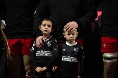 221125 - Wales v New Zealand All Blacks - Quilter Nations Series - Keiron Assiratti of Wales with his children during the anthem