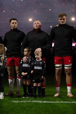221125 - Wales v New Zealand All Blacks - Quilter Nations Series - Keiron Assiratti of Wales with his children during the anthem