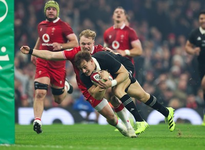 221125 - Wales v New Zealand, Quilter Nations Series - Ruben Love of New Zealand dives in to score try
