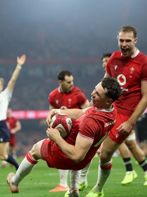 221125 - Wales v New Zealand, Quilter Nations Series - Tom Rogers of Wales celebrates after scoring try