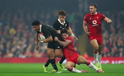 221125 - Wales v New Zealand, Quilter Nations Series - Caleb Clarke of New Zealand is tackled by Louis Rees-Zammit of Wales