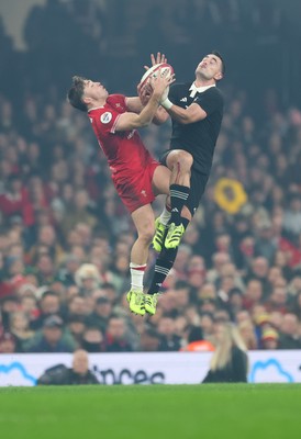 221125 - Wales v New Zealand, Quilter Nations Series -Dan Edwards of Wales and Will Jordan of New Zealand compete for the ball